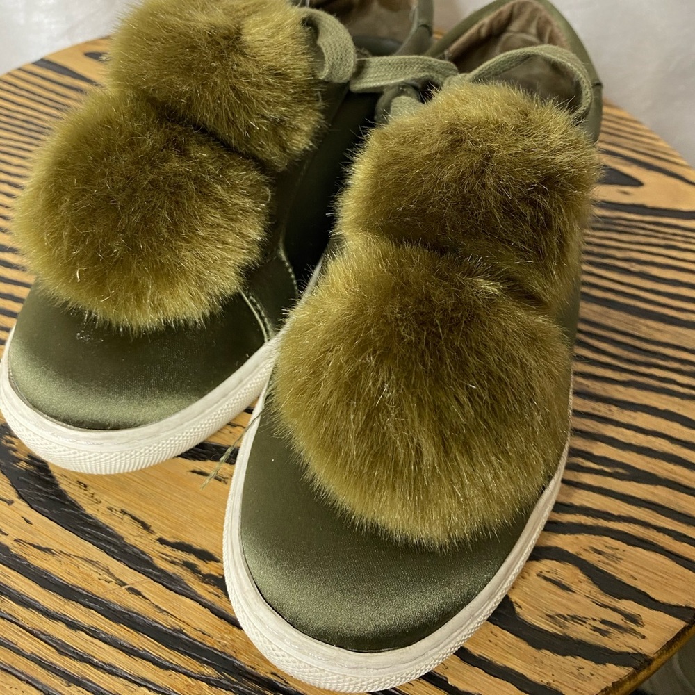🛍️ Sold 🛍️ Pom Pom Sneakers